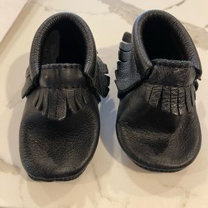 Size 3, great condition, black Freshly Picked moccasins